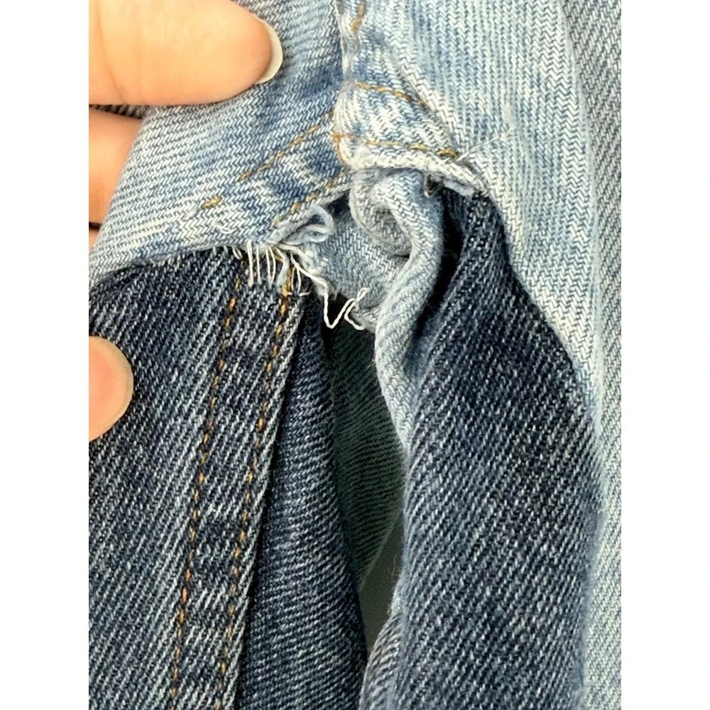 Carhartt some stitching